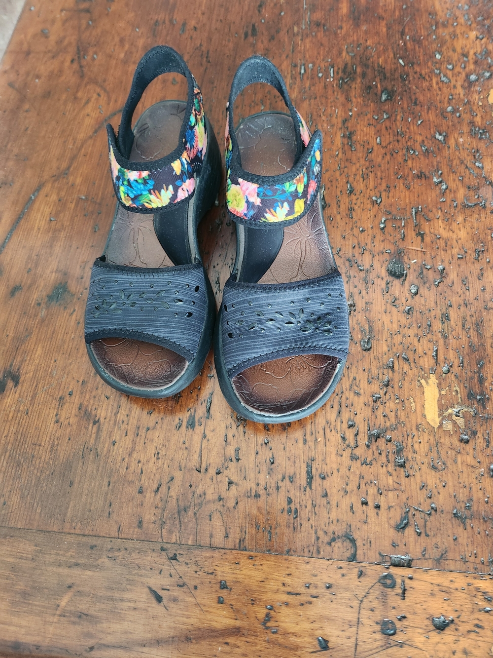 Bzees Black Sandals with Colorful Floral Ankle Strap. Size 8.5.